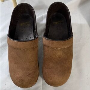 DANSKO PROFESSIONAL CLOGS IN TAN SUEDE SIZE EU 38 or Sz 8